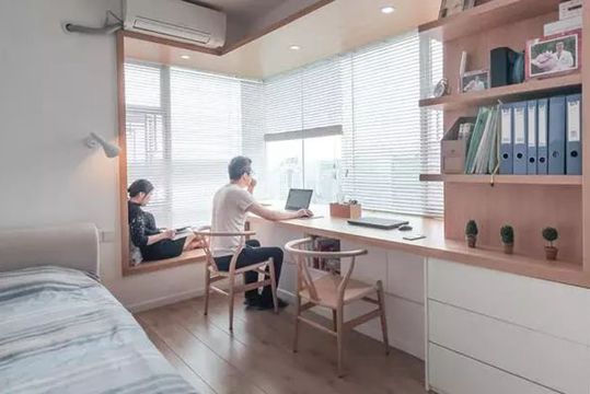 將飄窗改成書桌，它們倆真是絕配，太完美了！
